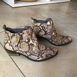Vince camuto snakeskin ankle boots cowboy